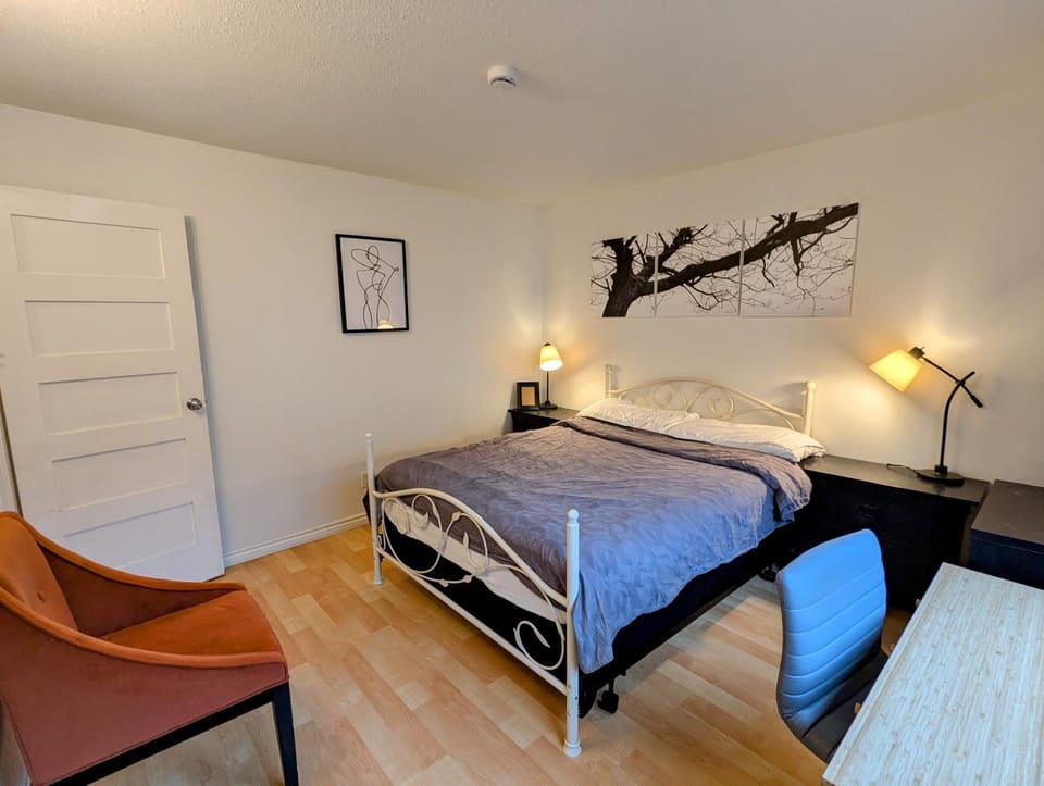 Private Room in Shared Family Home Apartment in Squamish