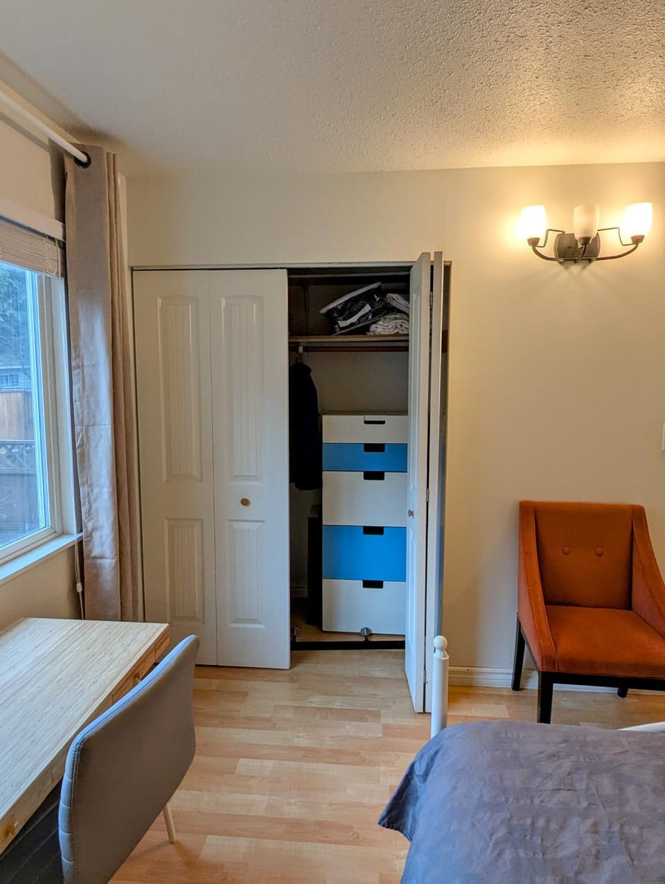 Private Room in Shared Family Home Apartment in Squamish