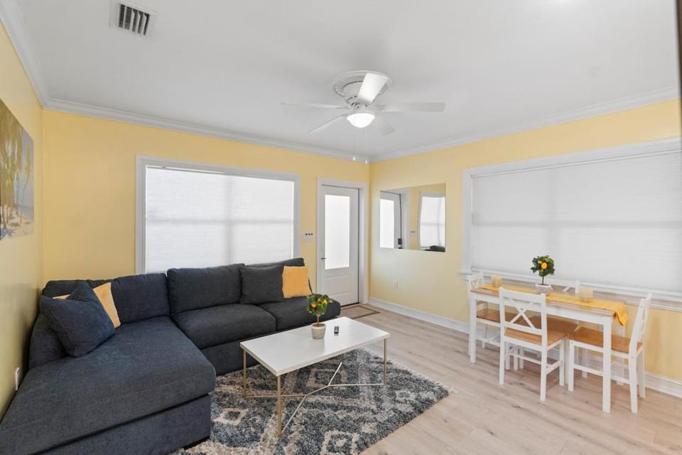 FIFA WORLD CUP Special, Miami, Sleep 6, 2beds 1bath, Entire House, 7 Minute To Beach House in Pompano Beach