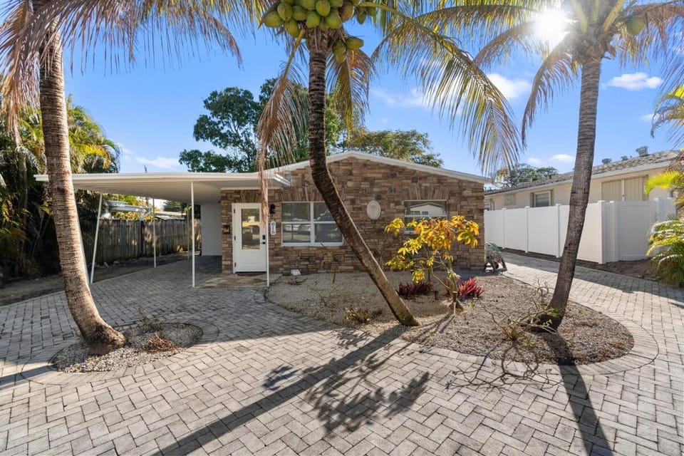 FIFA WORLD CUP Special, Miami, Sleep 6, 2beds 1bath, Entire House, 7 Minute To Beach House in Pompano Beach