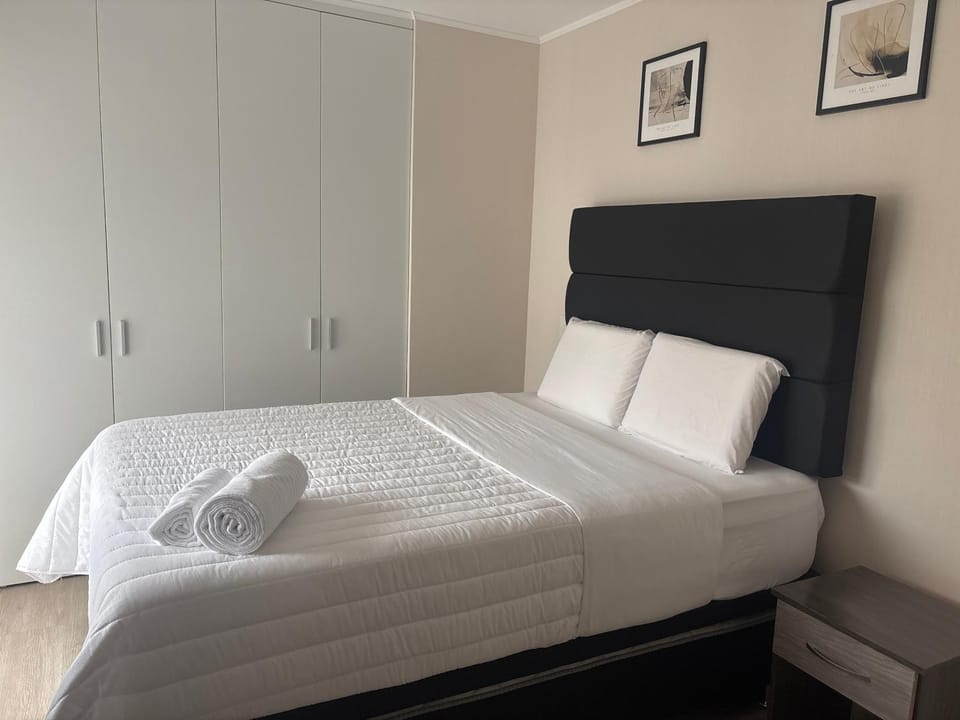 Bed, towels