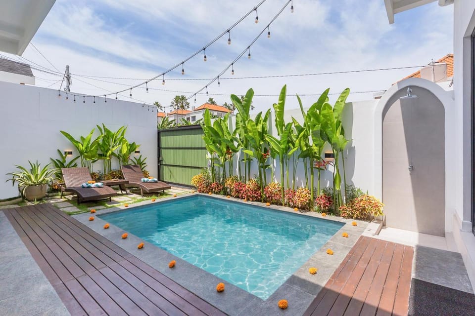 Balcony/Terrace, Swimming pool, sunbed