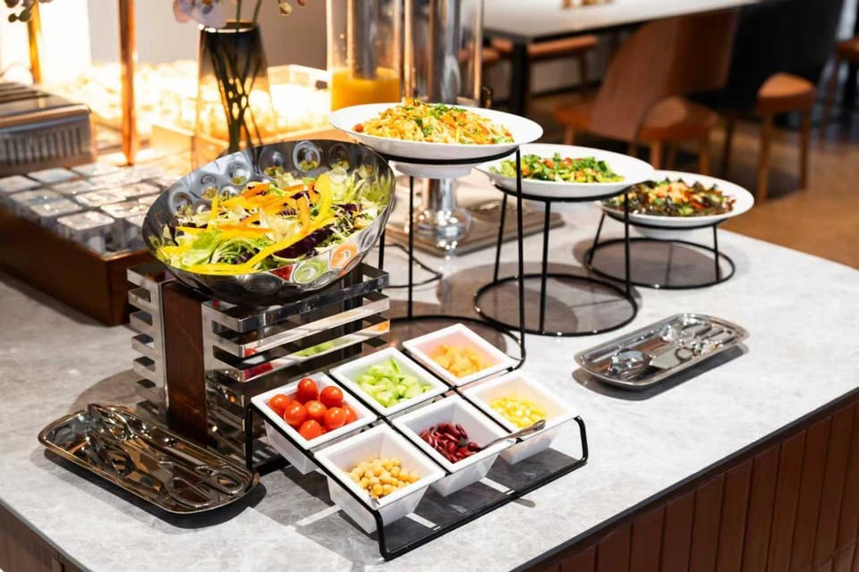 Restaurant/places to eat, Buffet breakfast