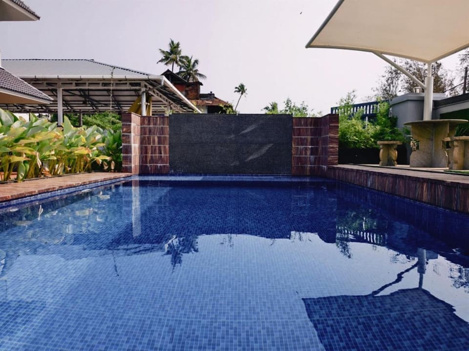 Garden view, Pool view, Swimming pool, sunbed