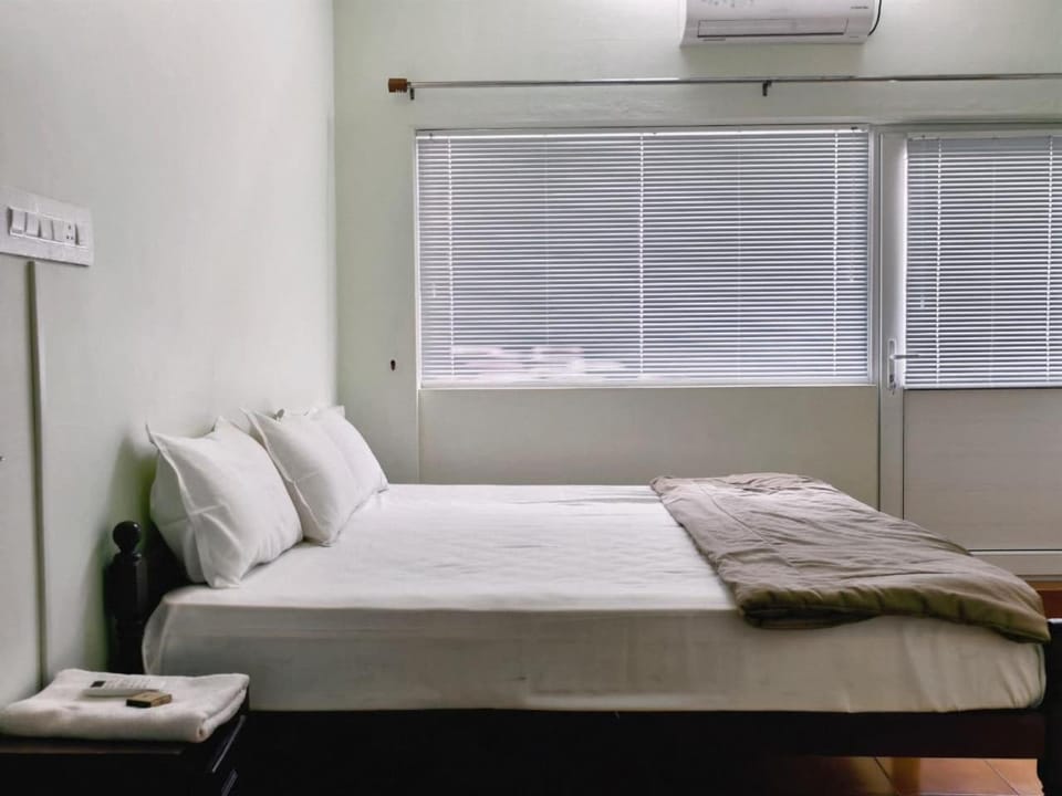 Bed, Photo of the whole room, Bedroom, towels, air conditioner