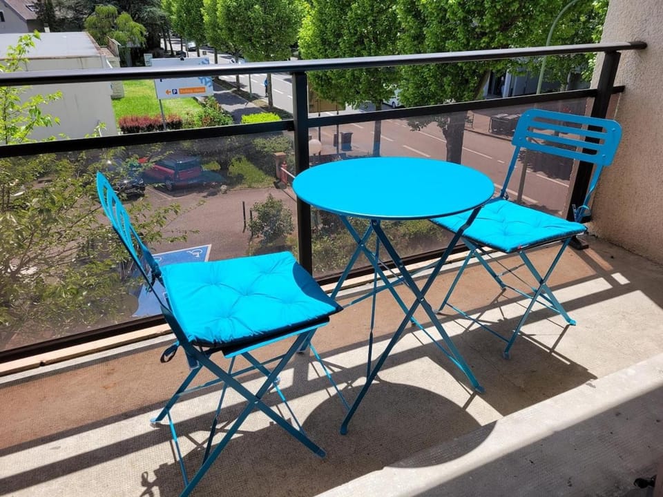 Cosy appartement 4 pers 2 chambres avec balcons & parking gratuit Annecy proche lac Apartment in Annecy