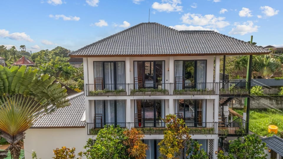 Property building, Day, Garden, View (from property/room), Balcony/Terrace