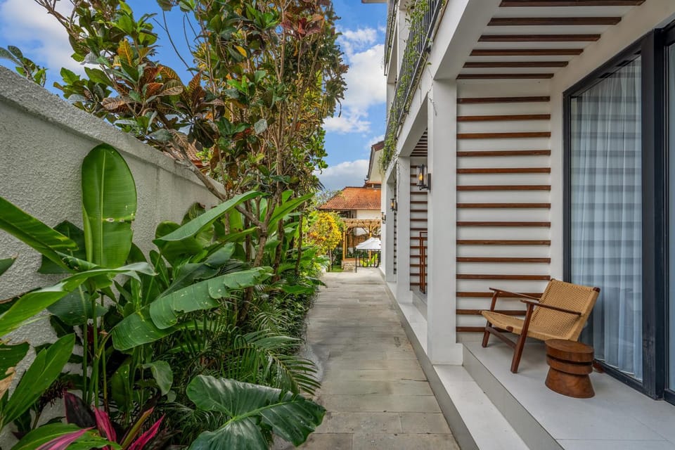 Property building, Garden, Garden, Balcony/Terrace