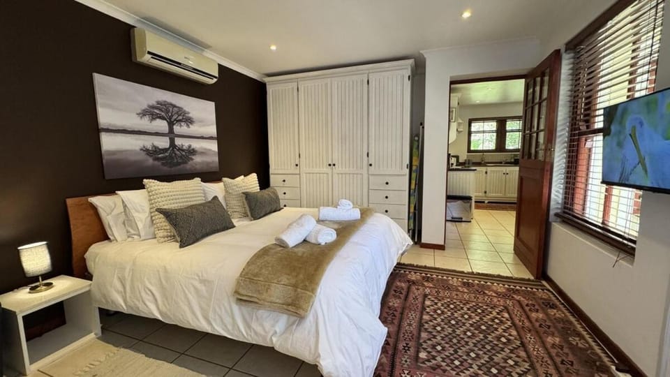 Bed, Photo of the whole room, Bedroom, towels, wardrobe