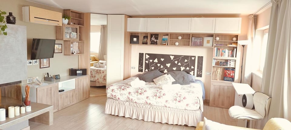 Panoramic Luxury Little Penthouse Apartment in Florence