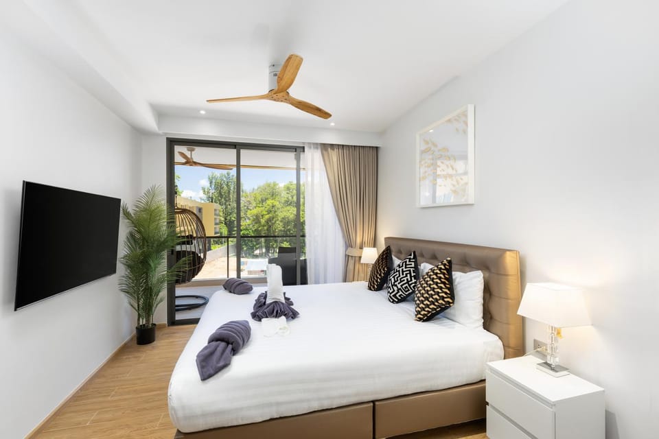 Bed, TV and multimedia, Bedroom