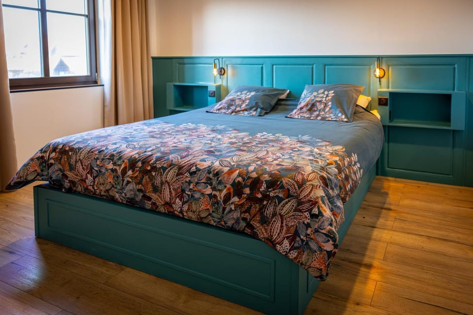 Bed, Photo of the whole room, Bedroom, air conditioner