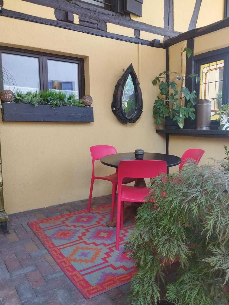 Dining area, Inner courtyard view