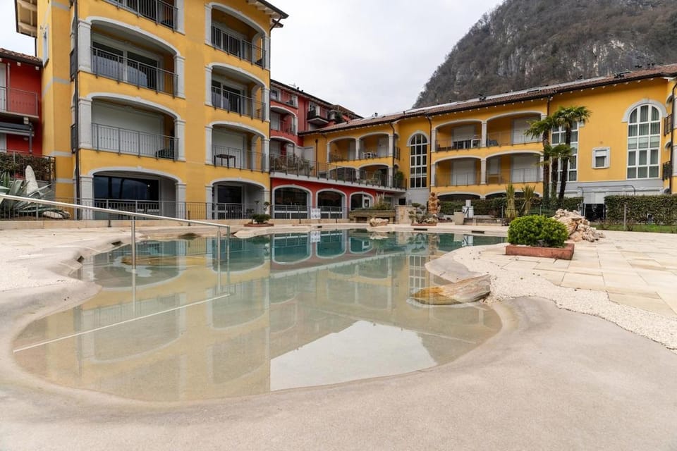 Elegant Lake View Apartment with Pool Apartment in Canton of Ticino