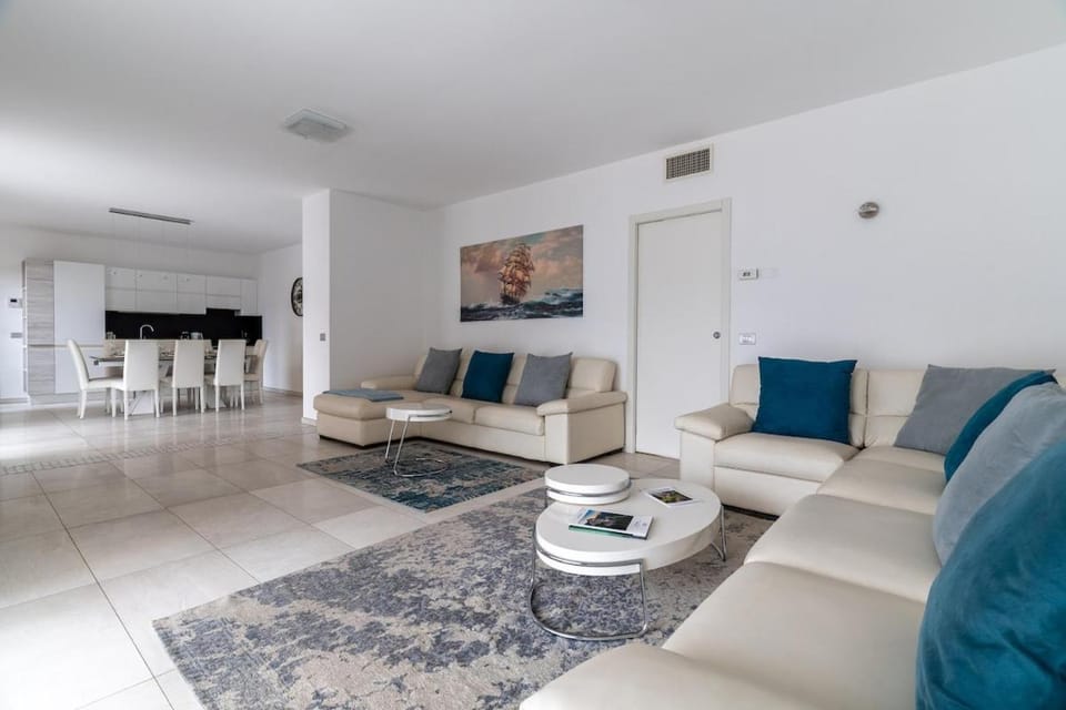 Elegant Lake View Apartment with Pool Apartment in Canton of Ticino