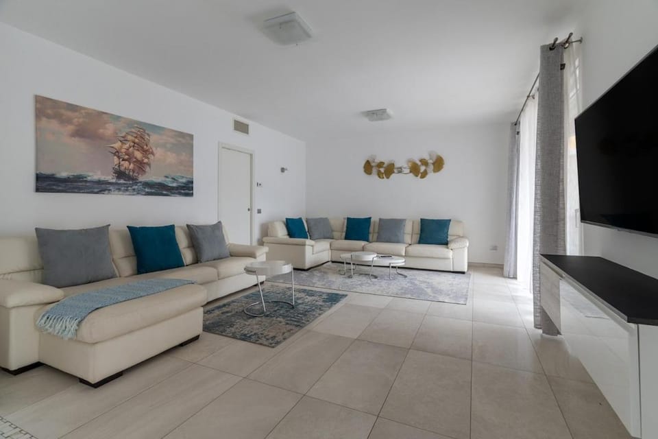 Elegant Lake View Apartment with Pool Apartment in Canton of Ticino