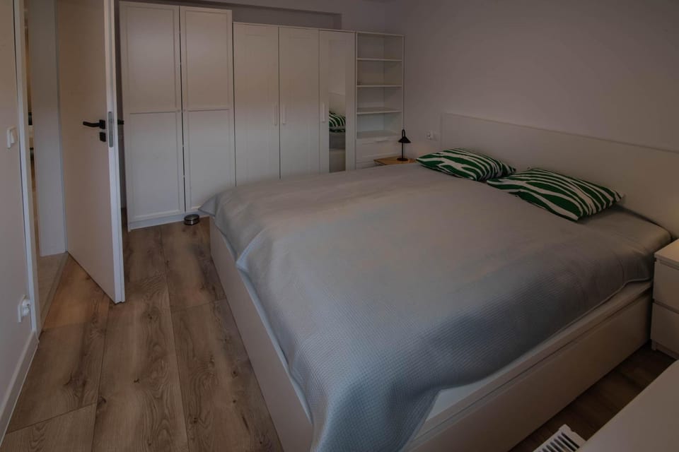 Bed, Photo of the whole room, Bedroom, wardrobe