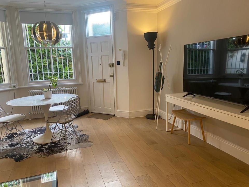 TV and multimedia, Dining area