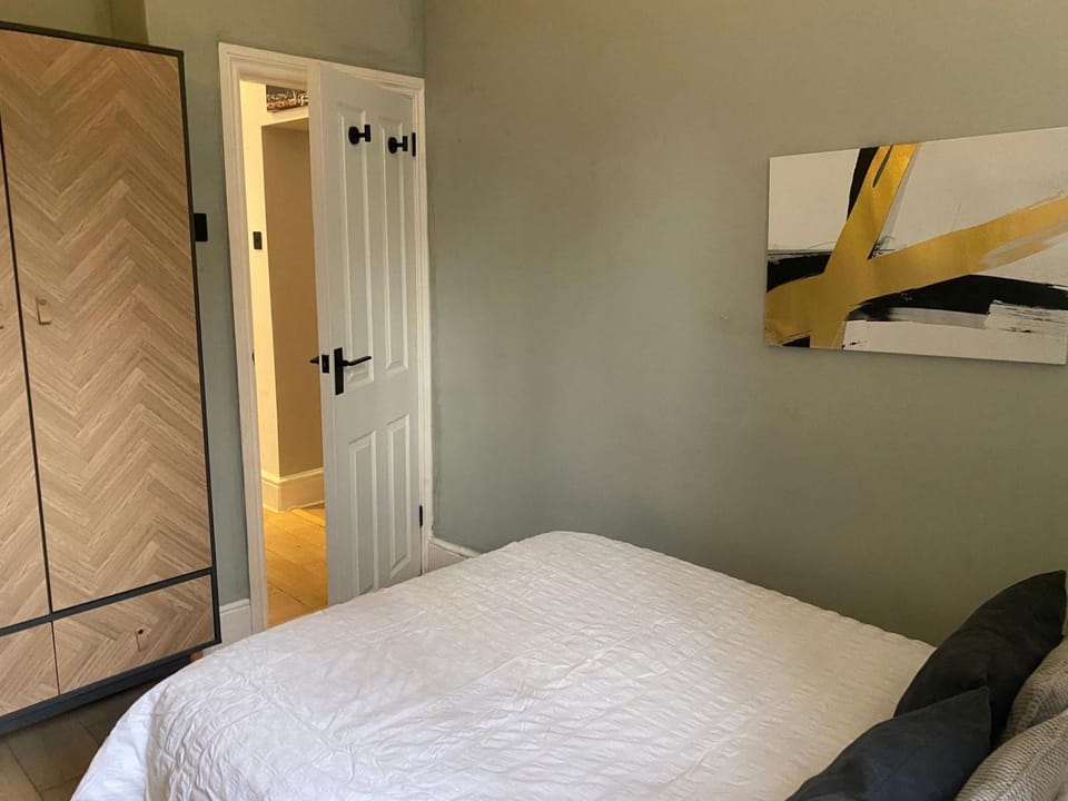Bedroom, wardrobe