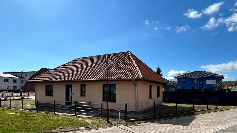 Property building, Day, Neighbourhood, Street view