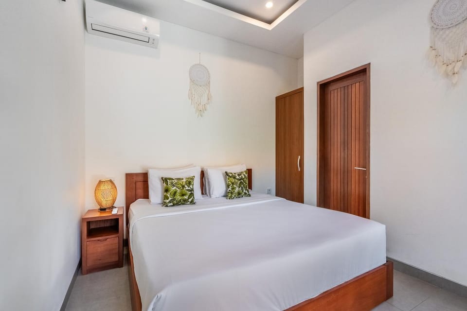 Bed, Photo of the whole room, Bedroom, air conditioner