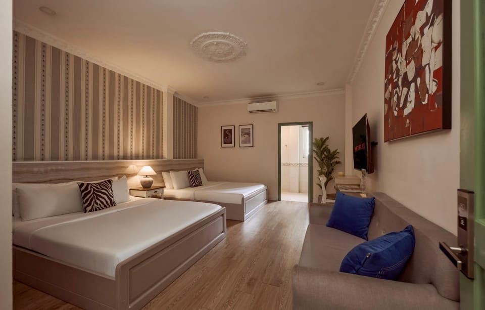 Photo of the whole room, Bedroom