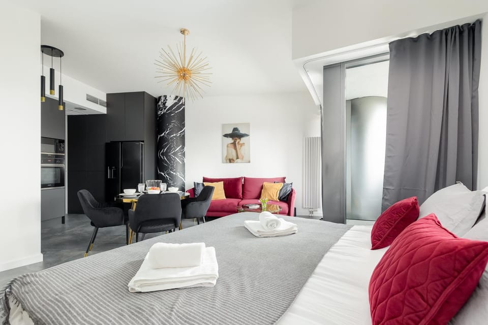 Bed, Living room, Photo of the whole room, Seating area, towels
