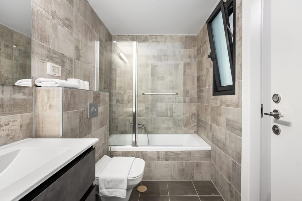 Shower, Bathroom, Bath, towels