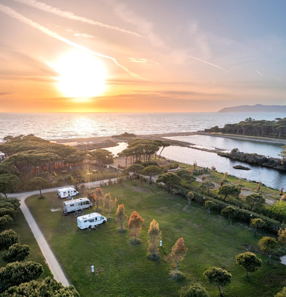 Day, Neighbourhood, Natural landscape, Bird's eye view, Sea view, Sunset