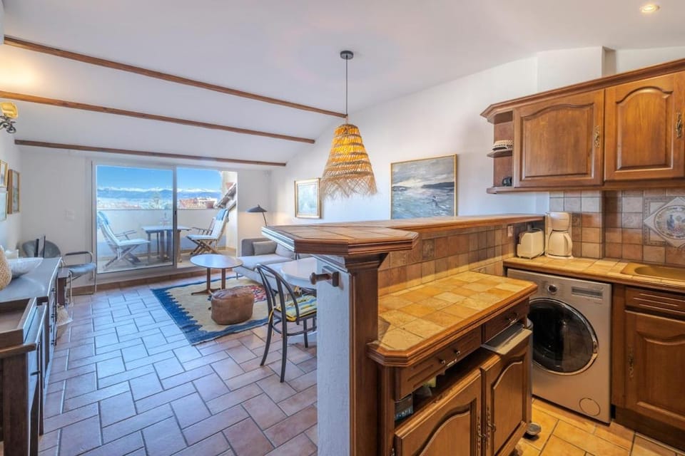 Two bed with a fantastic view in Antibes old town Apartment in Antibes