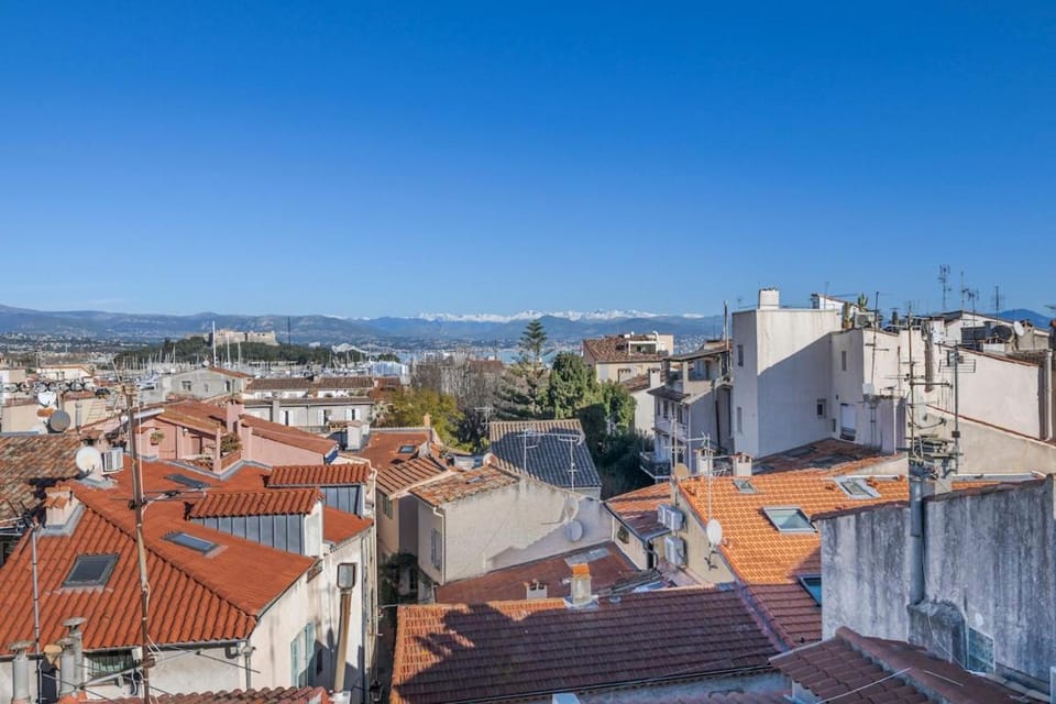 Two bed with a fantastic view in Antibes old town Apartment in Antibes