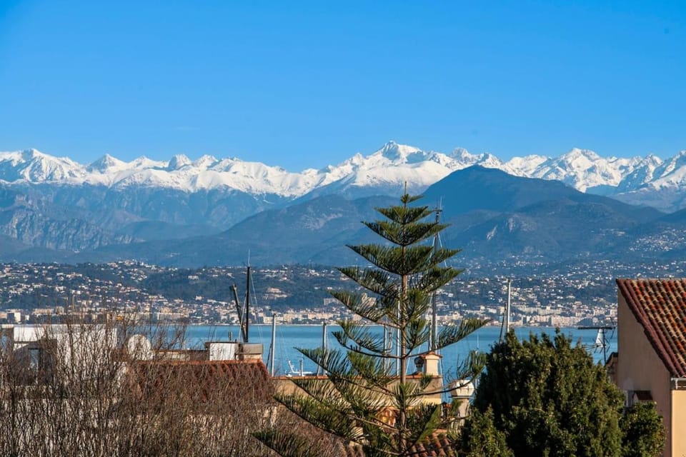 Two bed with a fantastic view in Antibes old town Apartment in Antibes