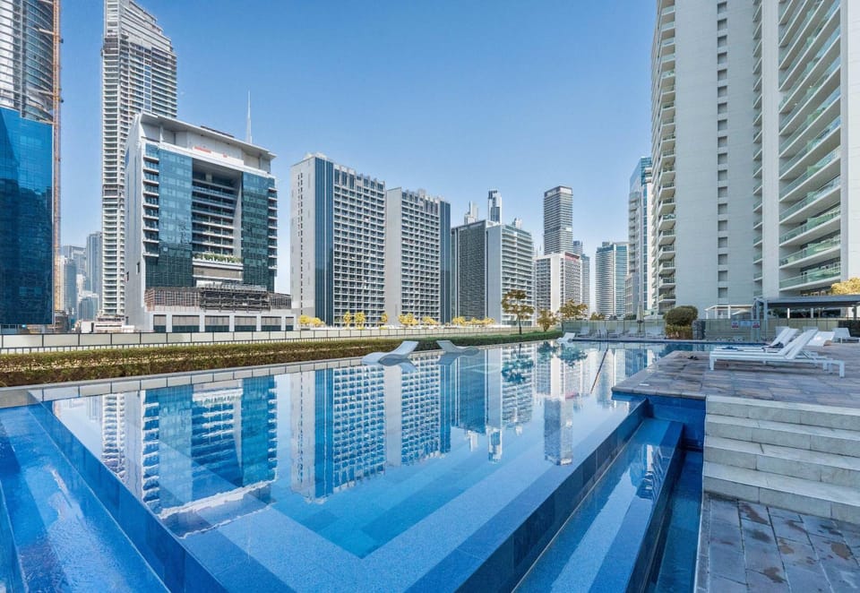 Free housekeeping visits during your stay - StayShort - Cozy & Modern 1BR in Business Bay that Sleeps 4! Apartment in Dubai