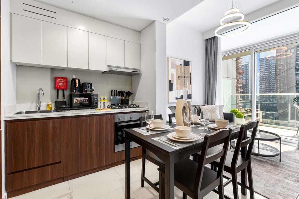 Free housekeeping visits during your stay - StayShort - Cozy & Modern 1BR in Business Bay that Sleeps 4! Apartment in Dubai