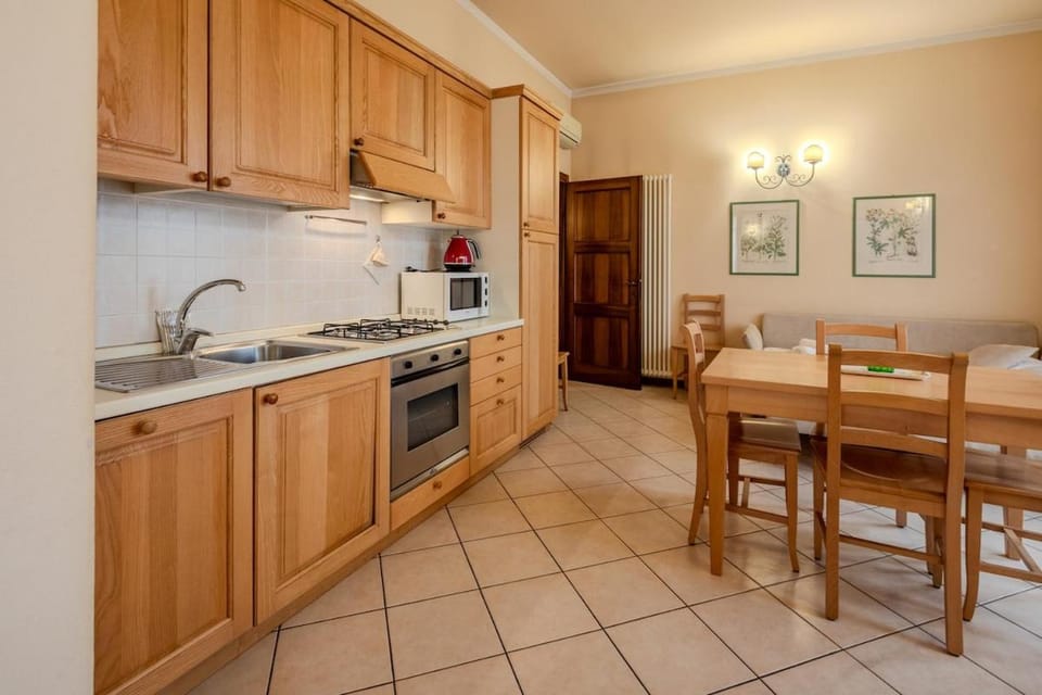 Villa Mainard, Otello in Historic Villa Apartment in Verona