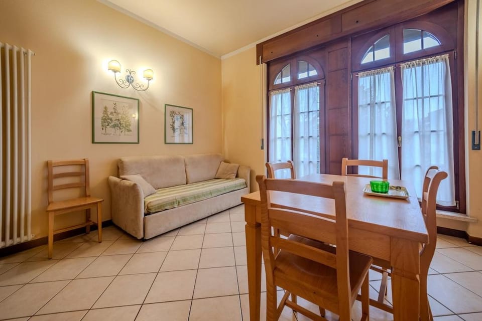 Villa Mainard, Otello in Historic Villa Apartment in Verona