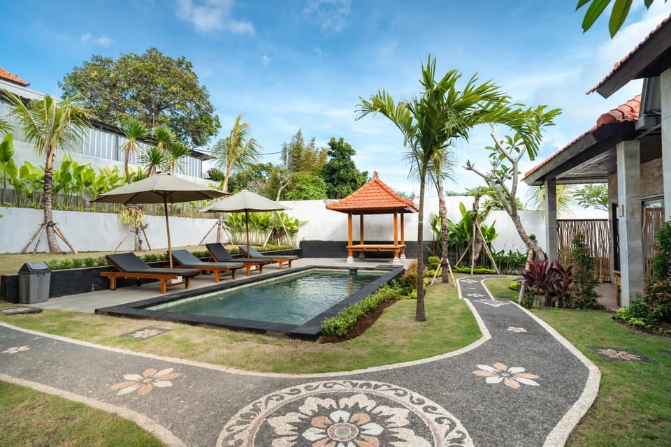 Day, Natural landscape, Garden, Garden view, Swimming pool, sunbed