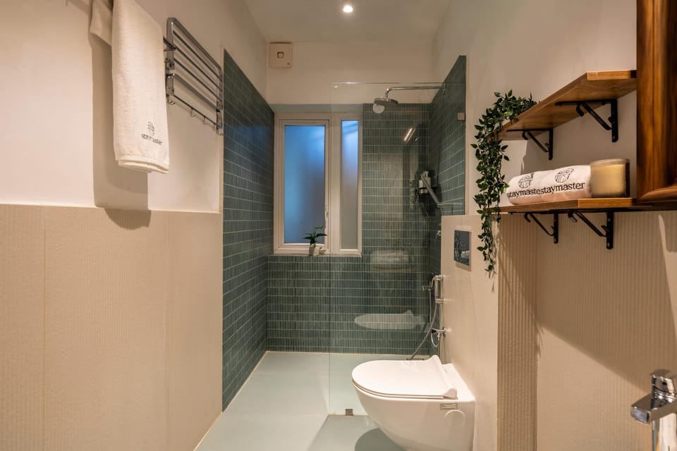 Shower, Toilet, Bathroom, towels