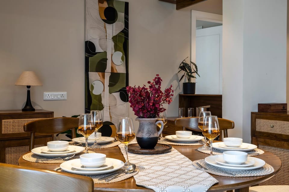 Food and drinks, Seating area, Dining area, Breakfast