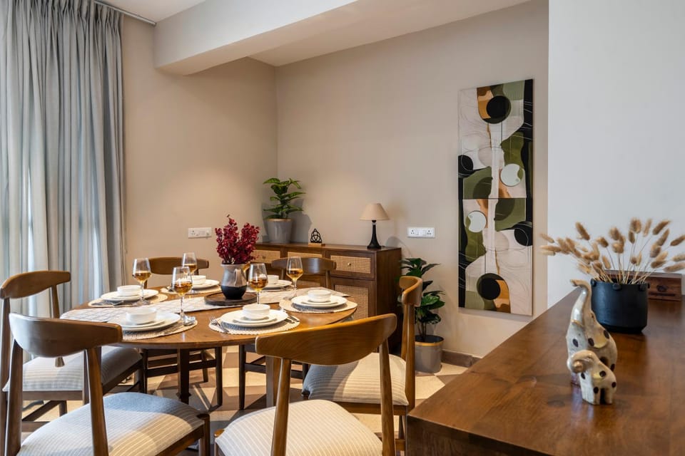 Food and drinks, Seating area, Dining area