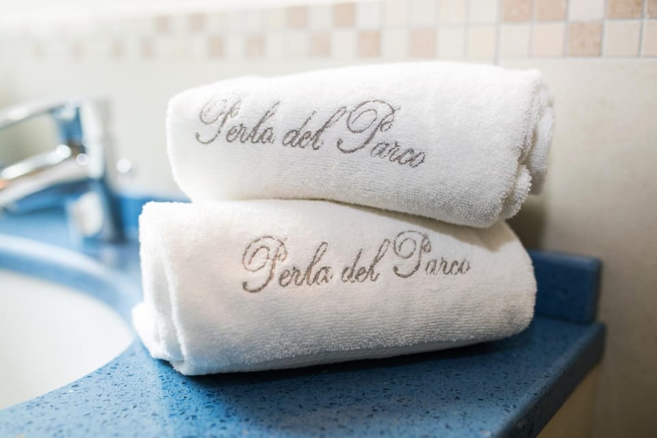 Bathroom, Decorative detail