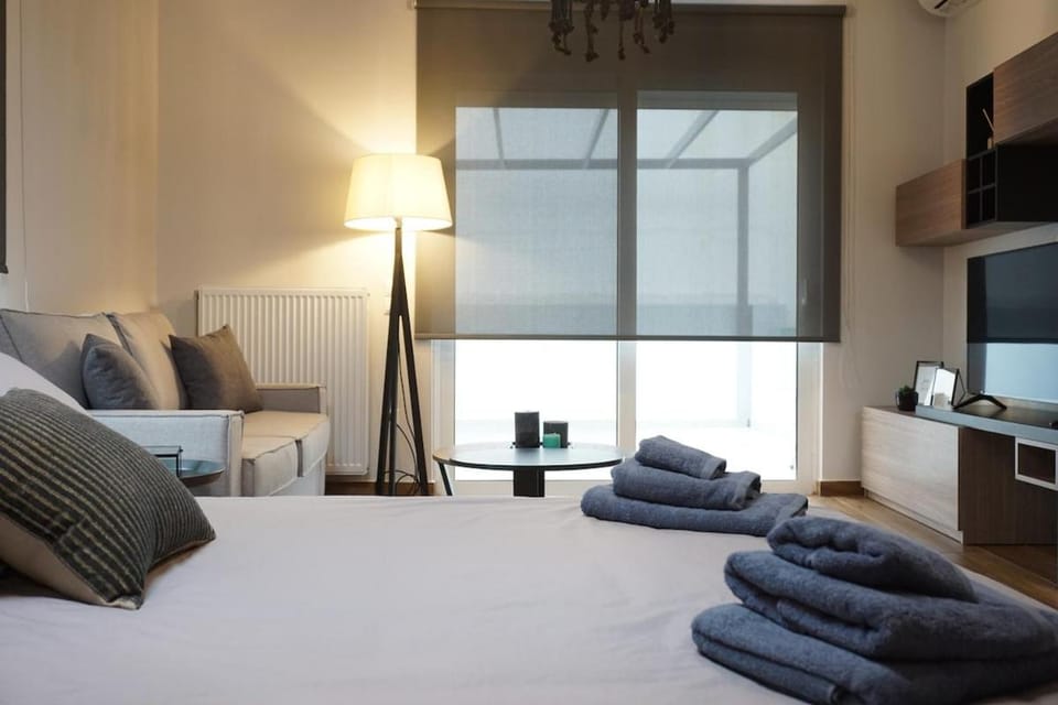 Bed, TV and multimedia, Photo of the whole room, Bedroom, towels