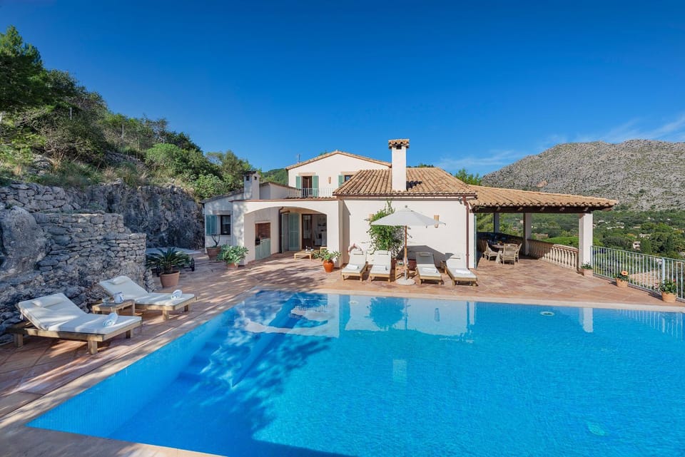 Property building, Swimming pool, sunbed