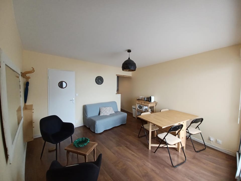 Living room, Dining area, microwave