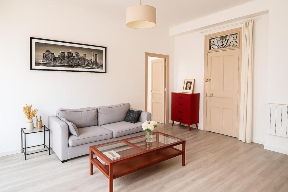 Large 1 bedroom apartment, balcony, very central Nice Apartment in Nice