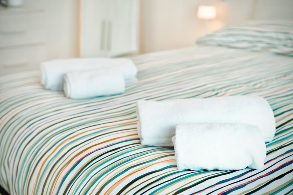 Bed, Photo of the whole room, Bedroom, towels