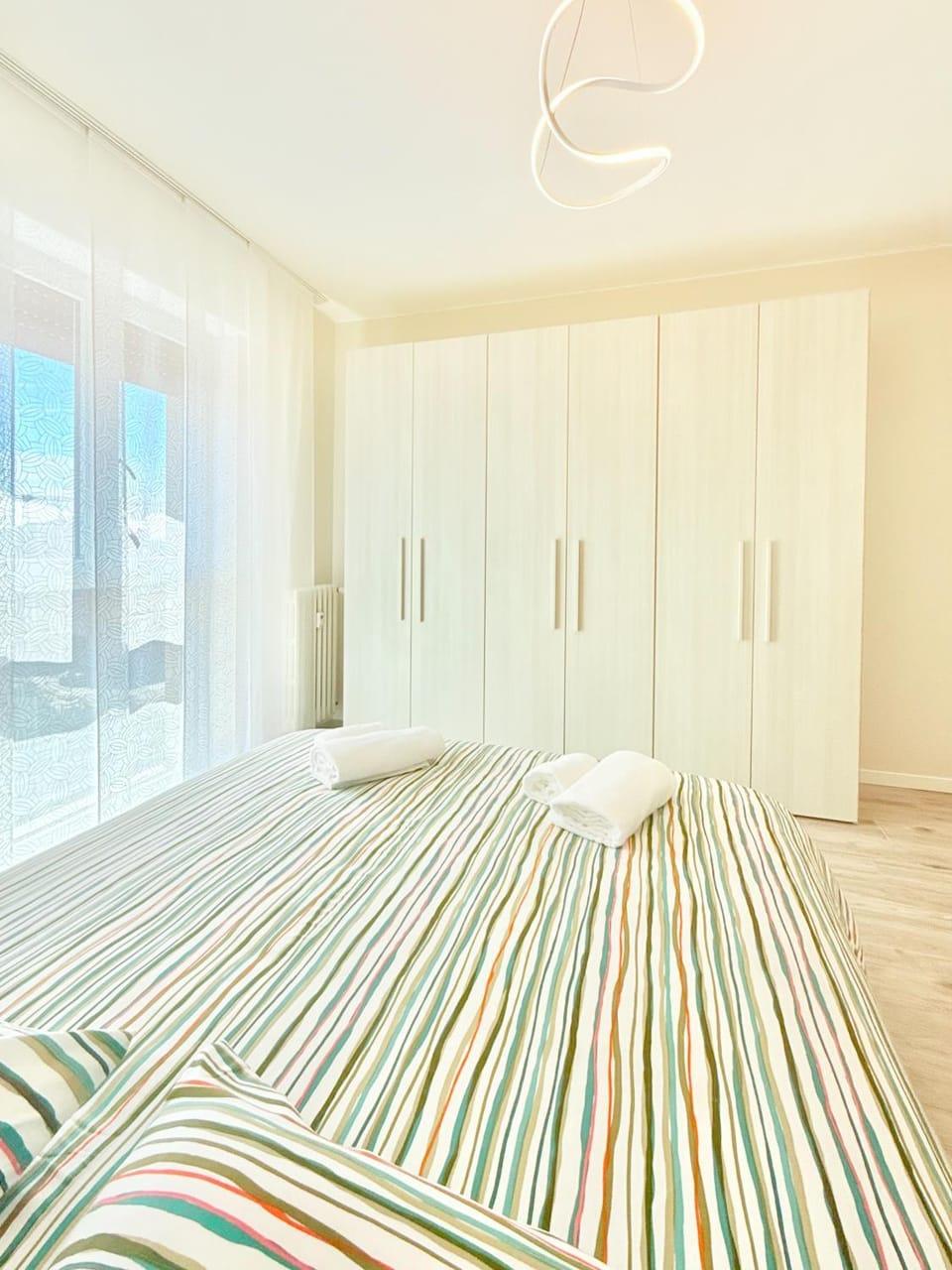Bed, Photo of the whole room, Bedroom, wardrobe