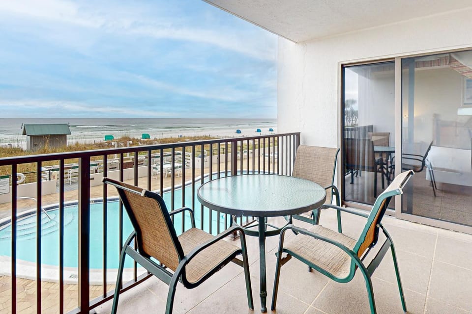Pretty Condo with Gulf View Wet Bar Shared Pool Sauna & Fitness Center House in Destin
