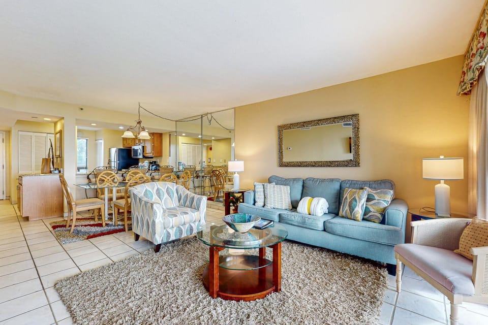 Pretty Condo with Gulf View Wet Bar Shared Pool Sauna & Fitness Center House in Destin