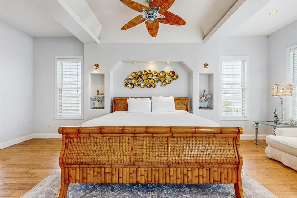 Gorgeous home with a furnished patio gas grill & private outdoor pool House in Destin